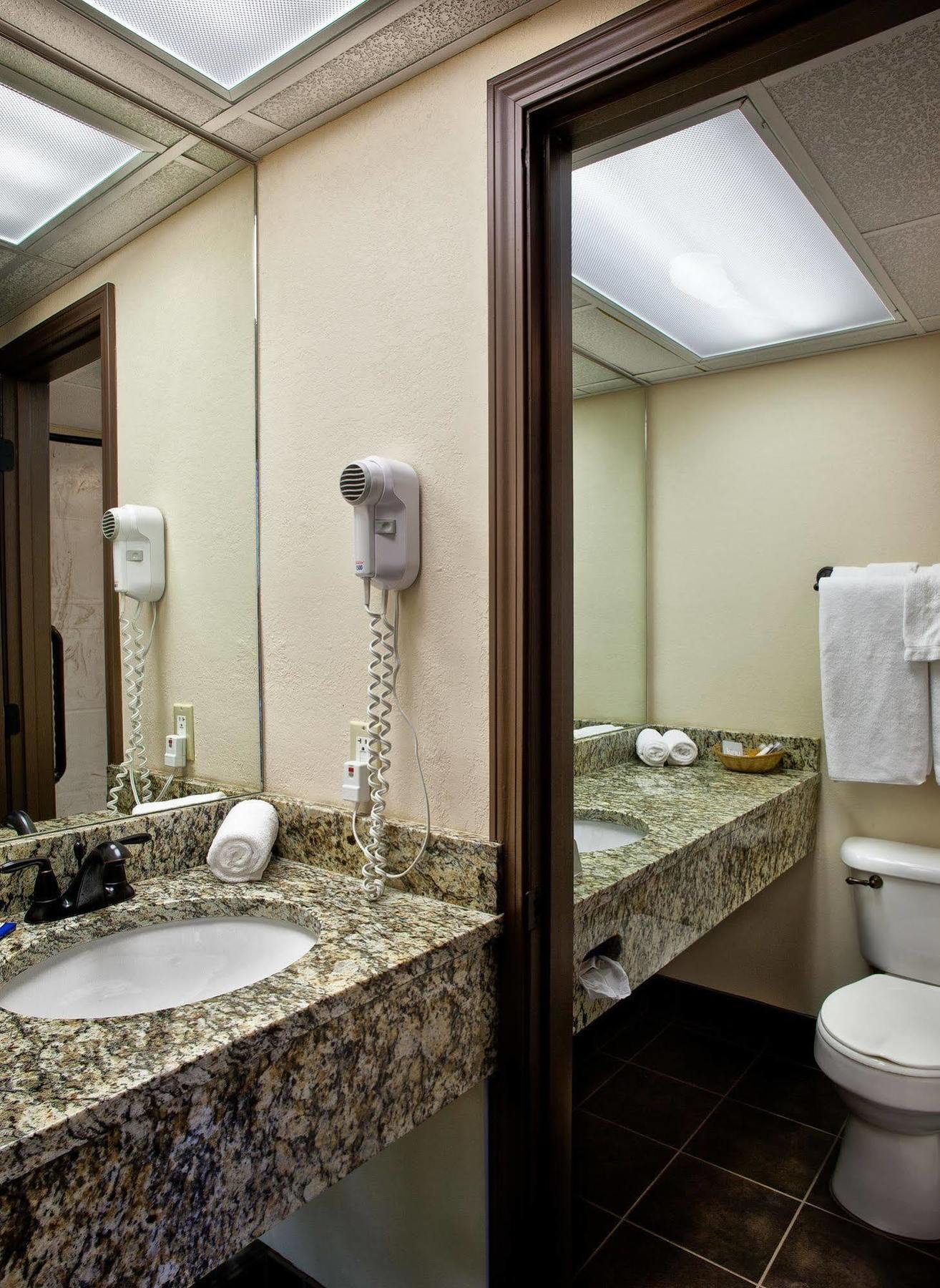 Helendorf River Inn, Suites & Conference Center ภายนอก รูปภาพ