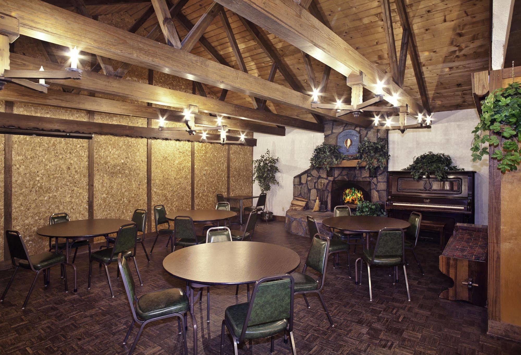 Helendorf River Inn, Suites & Conference Center ภายนอก รูปภาพ